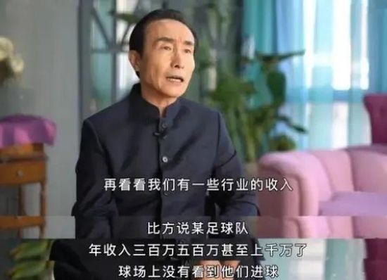 媒体指出，拜仁主帅图赫尔希望在冬窗签下一名后卫，而富安健洋被认为是拜仁考虑的目标之一，但阿森纳希望留下这位25岁的日本球员。